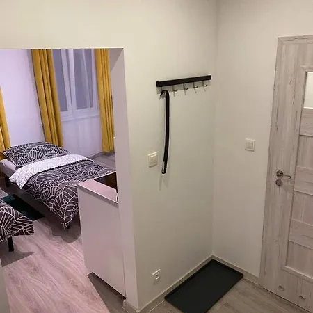 شقة Apartament Przy Rynku Kambar